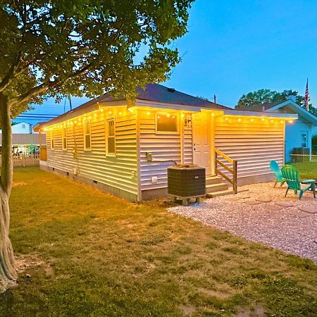 Cottage In Heart Of Colonial Beach, 7 Mins Walk To The Beach エクステリア 写真