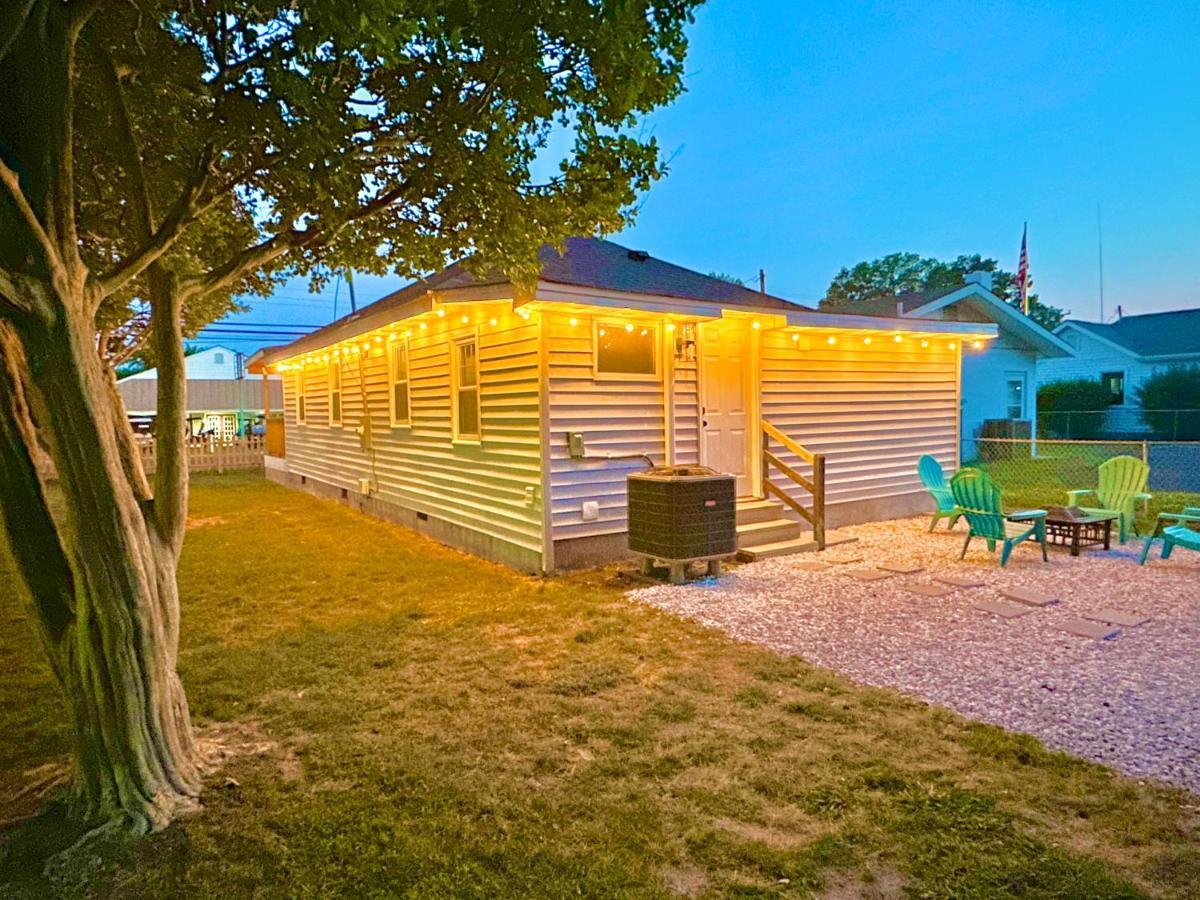 Cottage In Heart Of Colonial Beach, 7 Mins Walk To The Beach エクステリア 写真