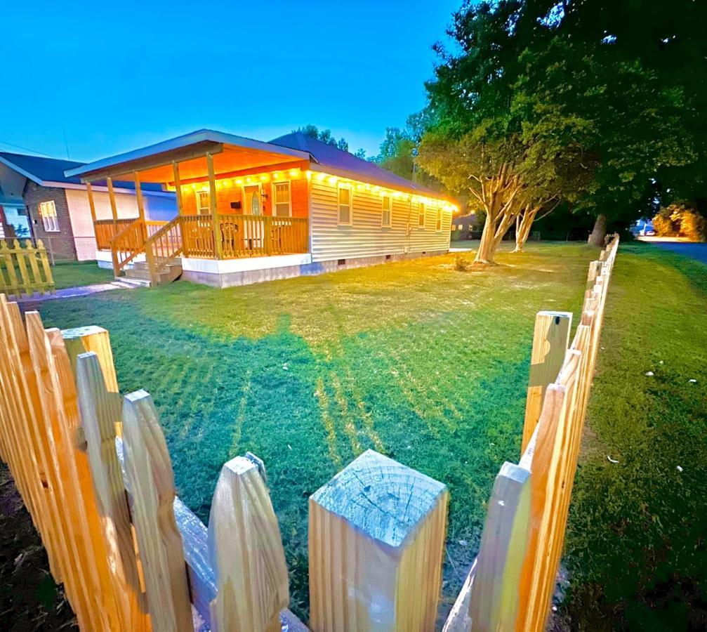 Cottage In Heart Of Colonial Beach, 7 Mins Walk To The Beach エクステリア 写真