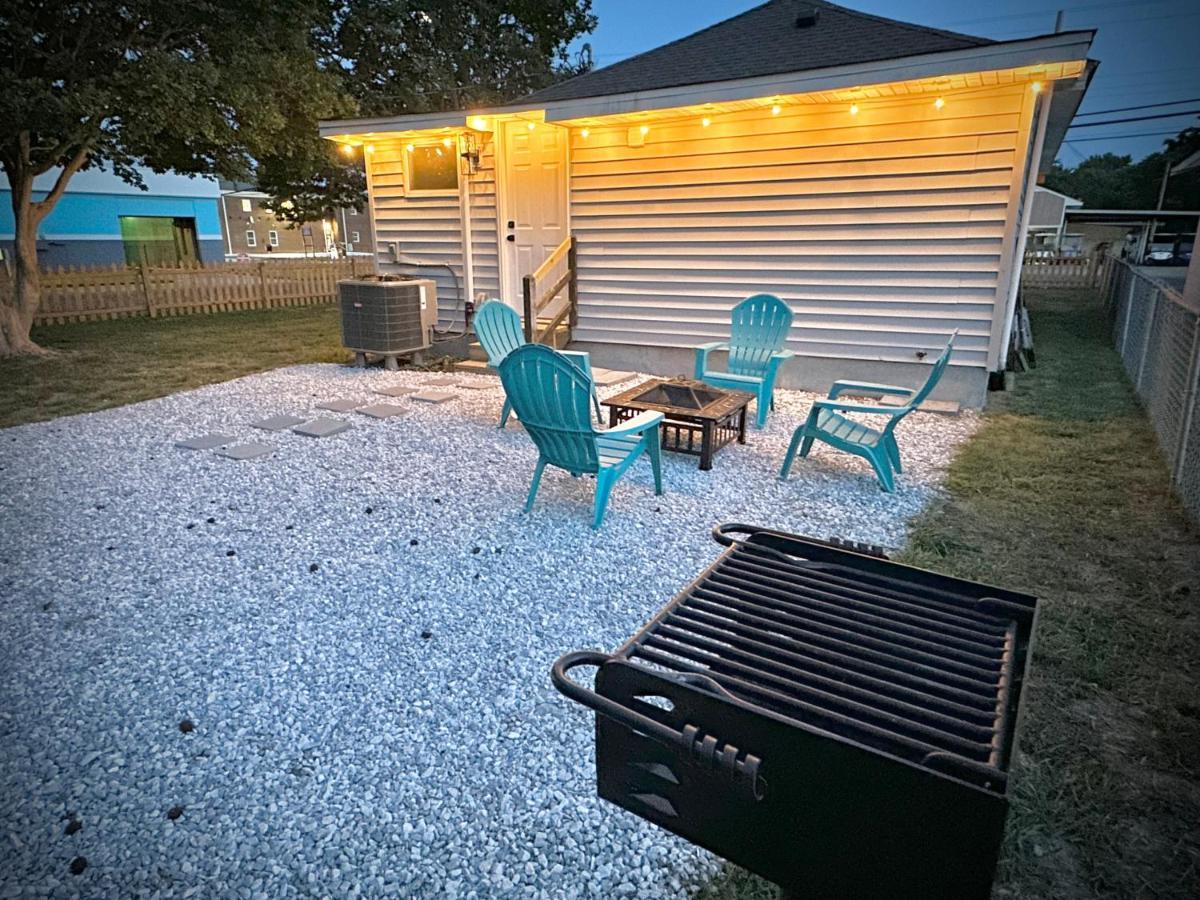 Cottage In Heart Of Colonial Beach, 7 Mins Walk To The Beach エクステリア 写真